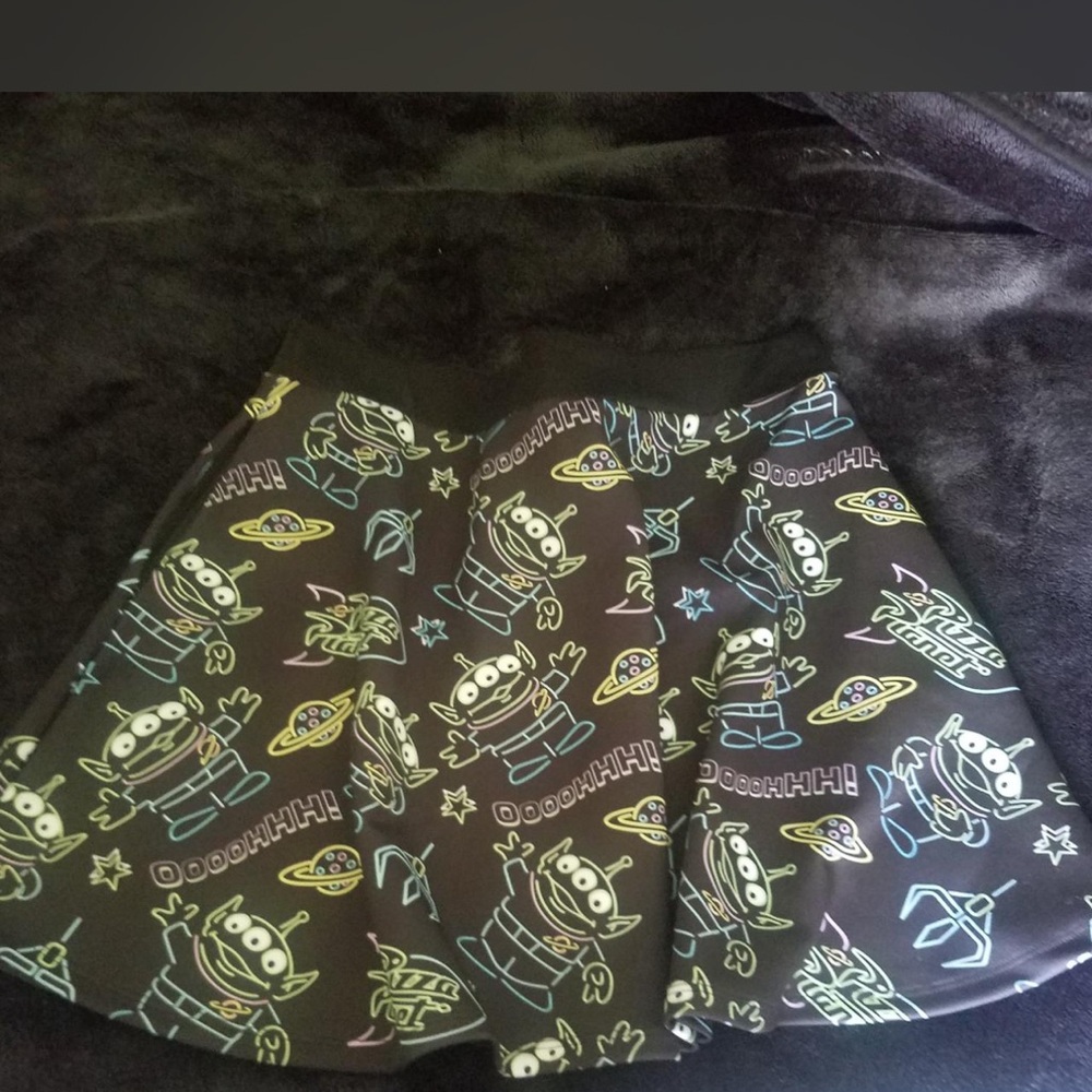 Black Alien Print Skater Skirt - Cute Graphic Women's Skirt